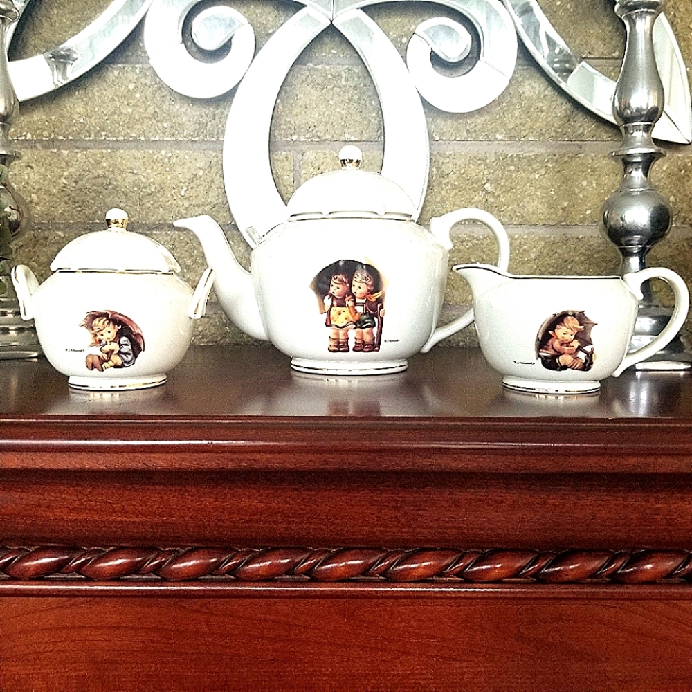 New in Box Hummel Porcelain Tea Set ,'Stormy Weath
